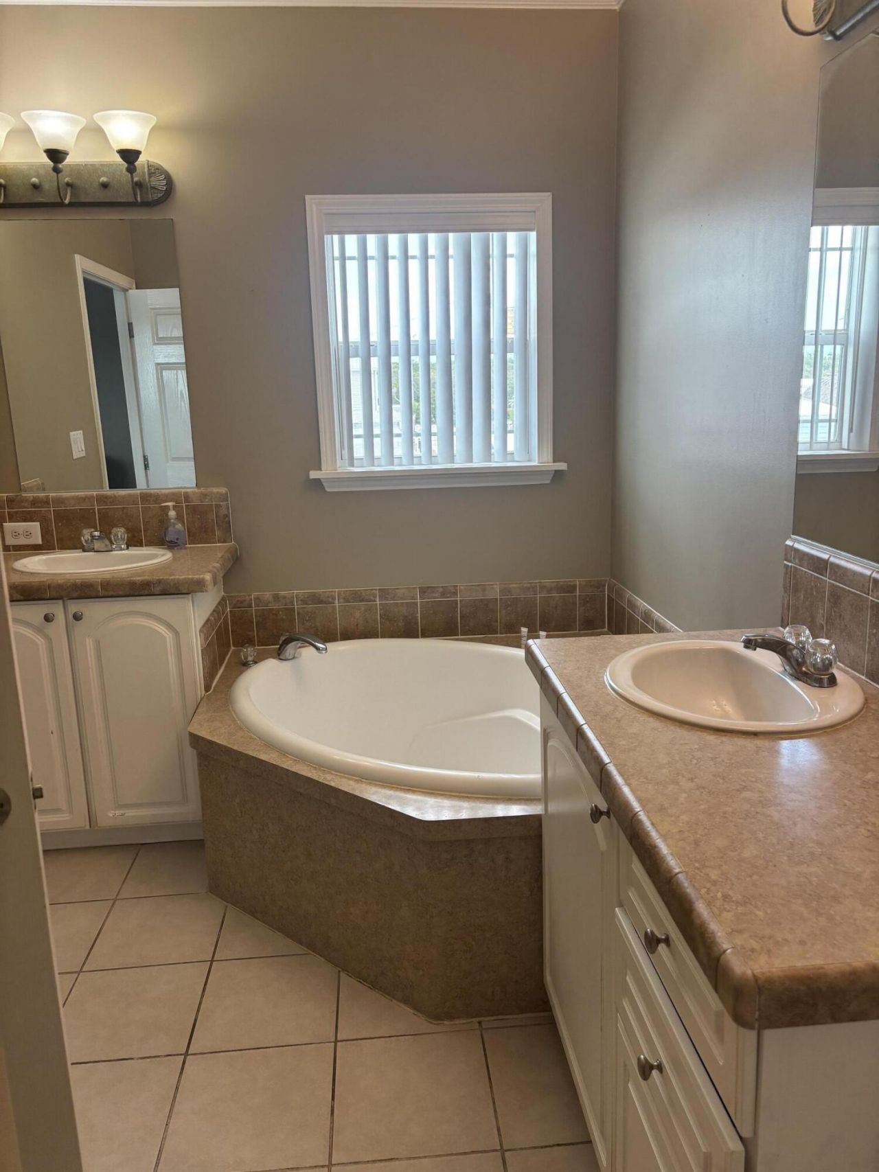 210 W 2nd Court, Key Largo, FL 33037 Photo