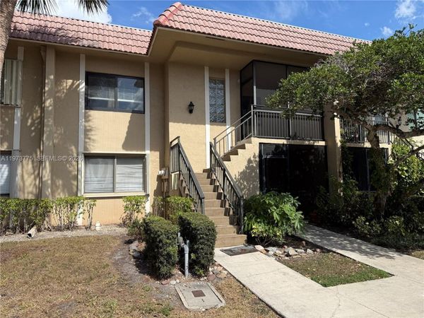302 Lakeview Dr, Unit 204, Weston, FL 33326