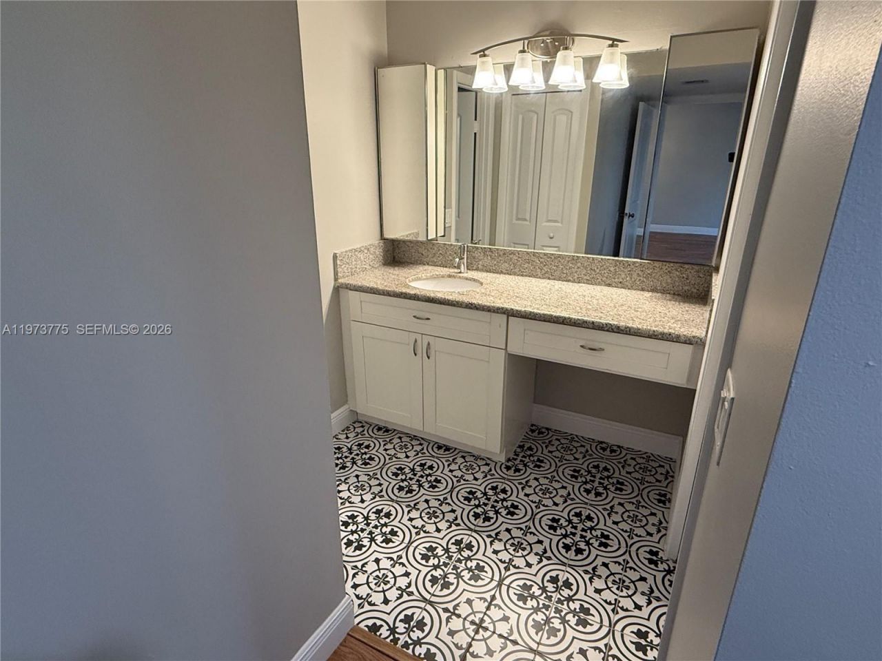 302 Lakeview Dr, Unit 204, Weston, FL 33326 Photo