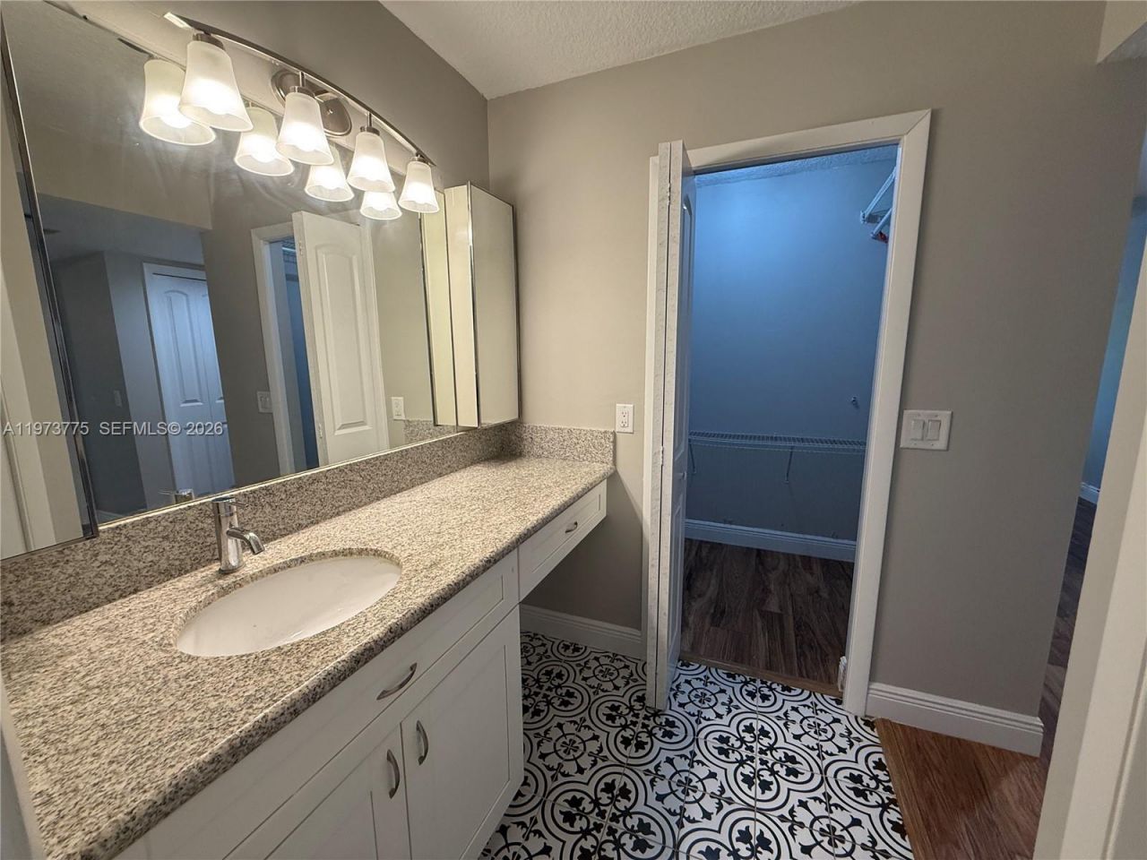 302 Lakeview Dr, Unit 204, Weston, FL 33326 Photo