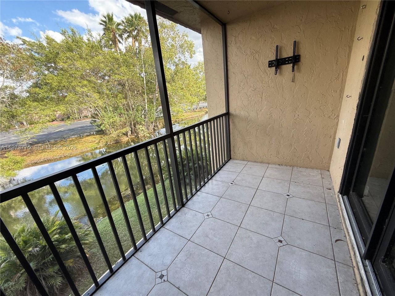 302 Lakeview Dr, Unit 204, Weston, FL 33326 Photo