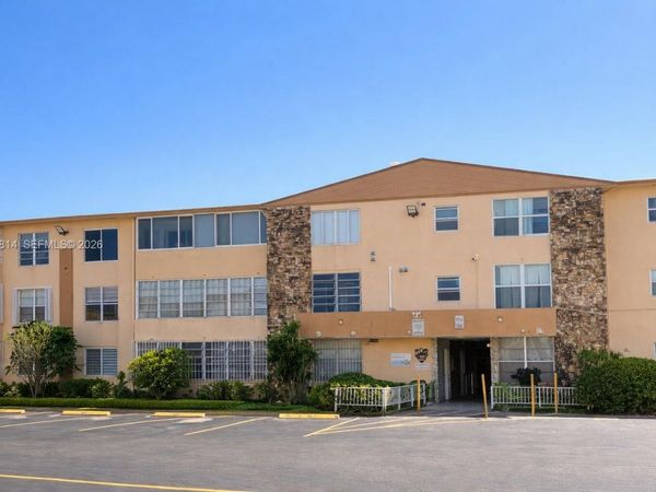 140 Royal Palm Rd , Unit 202, Hialeah Gardens, FL 33016