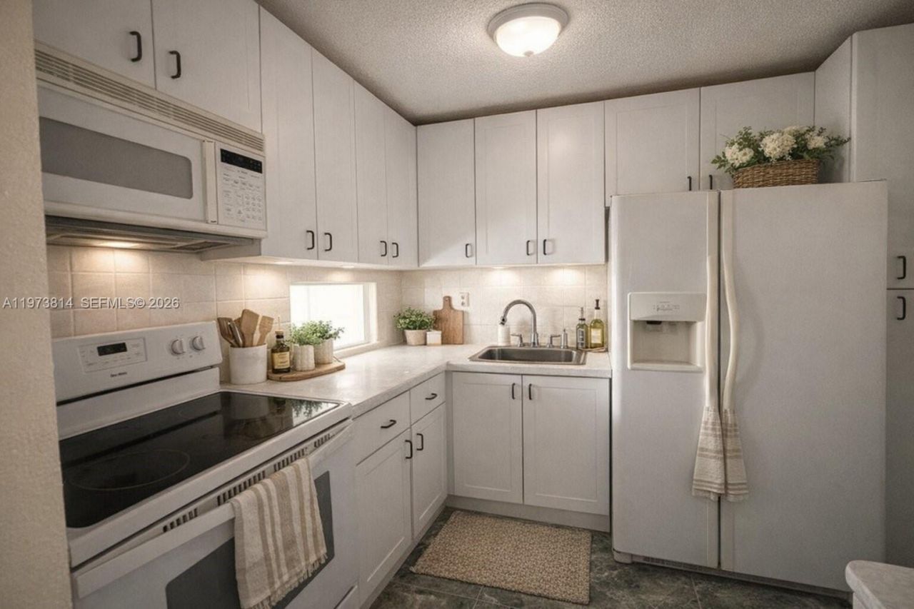 140 Royal Palm Rd , Unit 202, Hialeah Gardens, FL 33016 Photo