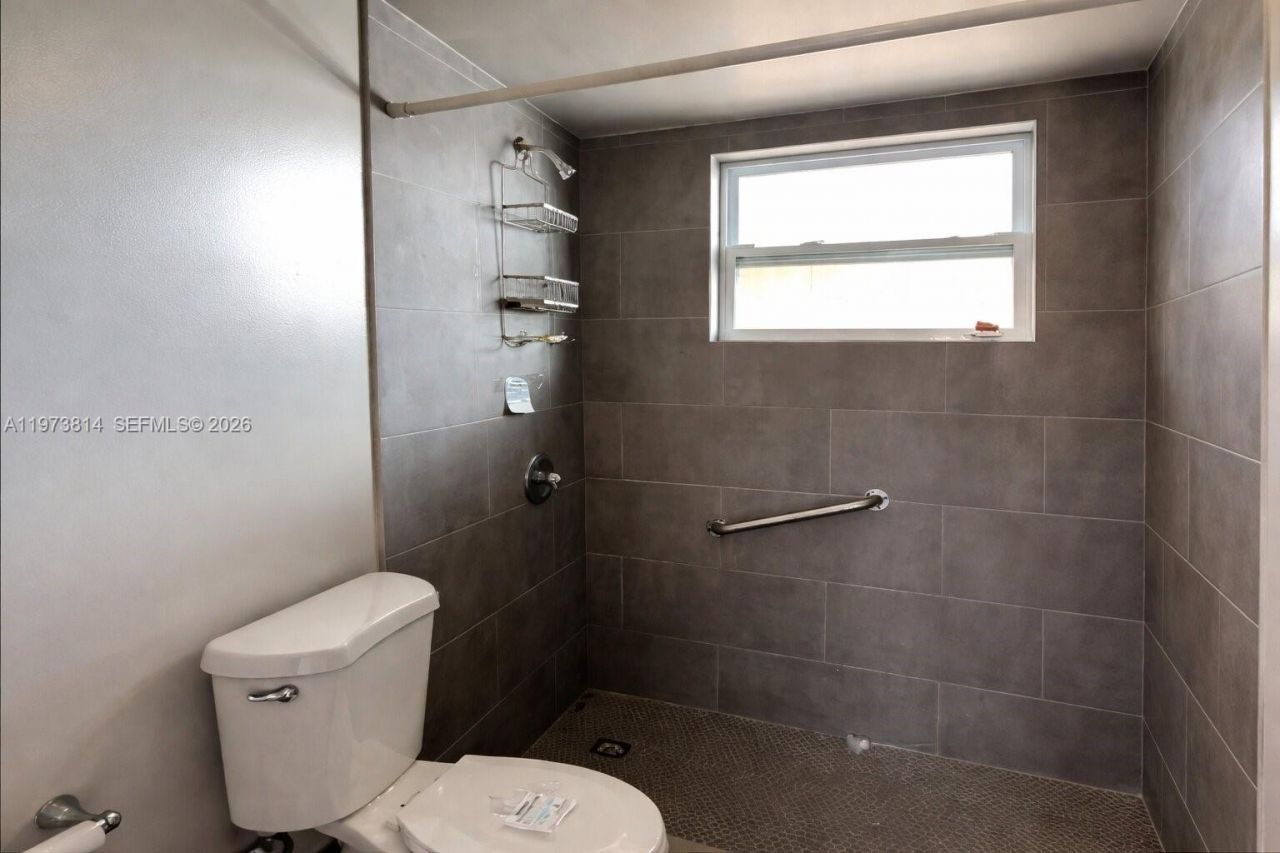 140 Royal Palm Rd , Unit 202, Hialeah Gardens, FL 33016 Photo