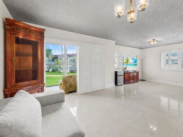 8941 S Hollybrook Boulevard, Unit 205, Pembroke Pines, FL 33025