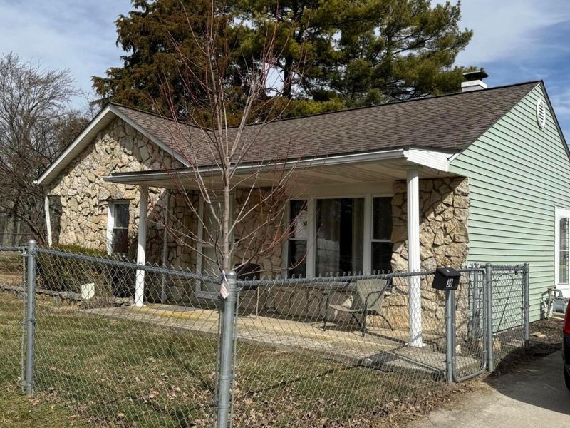 36 Putnam Avenue, West Jefferson, OH 43162 Photo 1