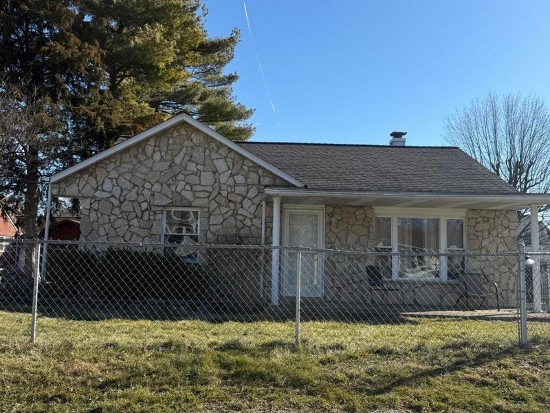 36 Putnam Avenue, West Jefferson, OH 43162 Photo 2