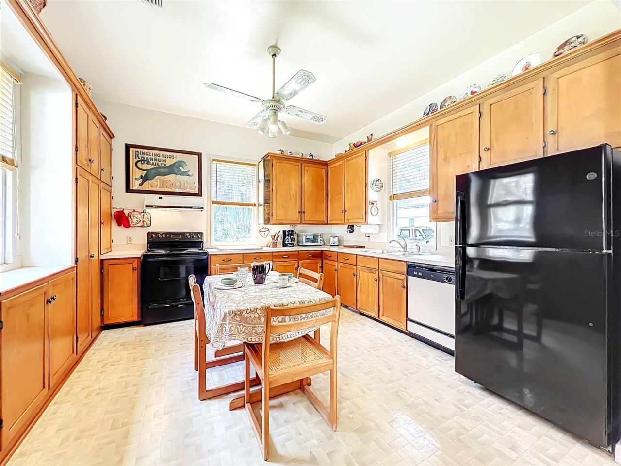 8408 Lakeshore Drive, Yalaha, FL 34797 Photo