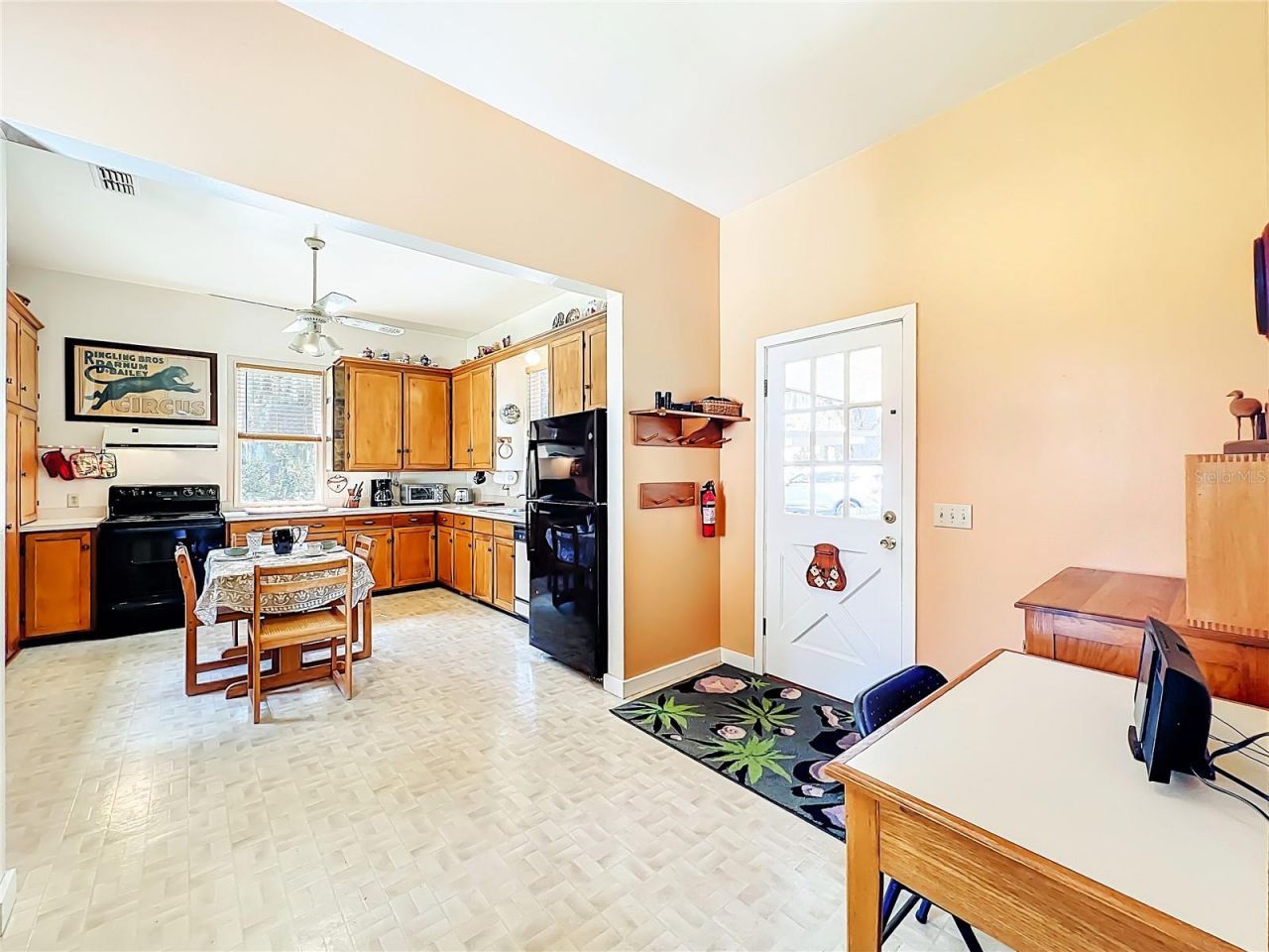 8408 Lakeshore Drive, Yalaha, FL 34797 Photo