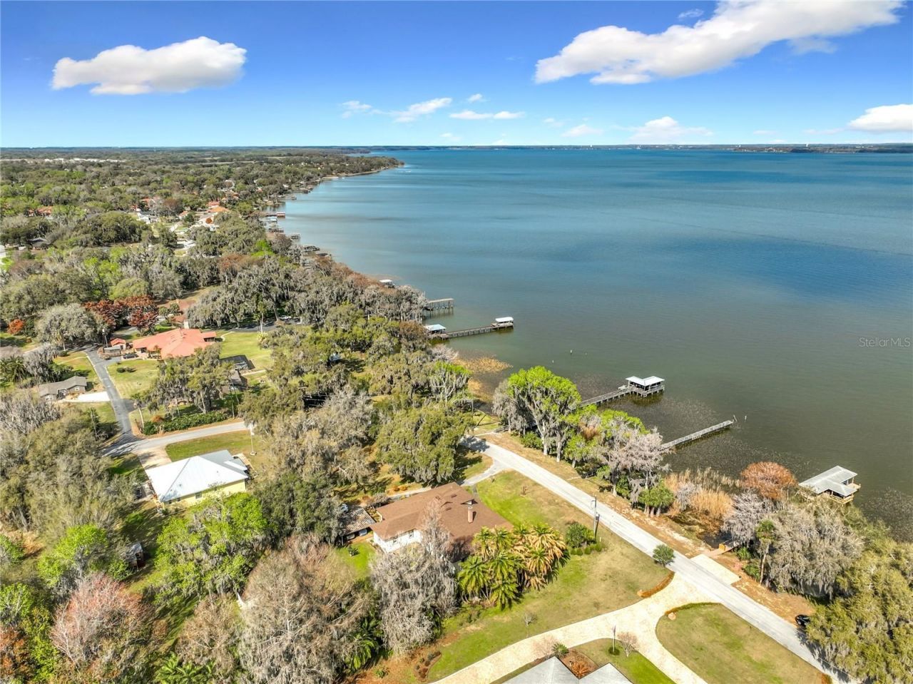 8408 Lakeshore Drive, Yalaha, FL 34797 Photo