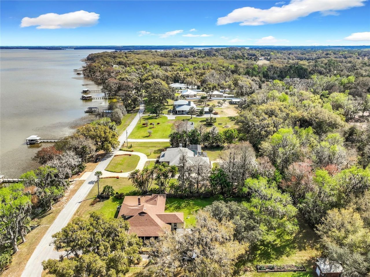 8408 Lakeshore Drive, Yalaha, FL 34797 Photo