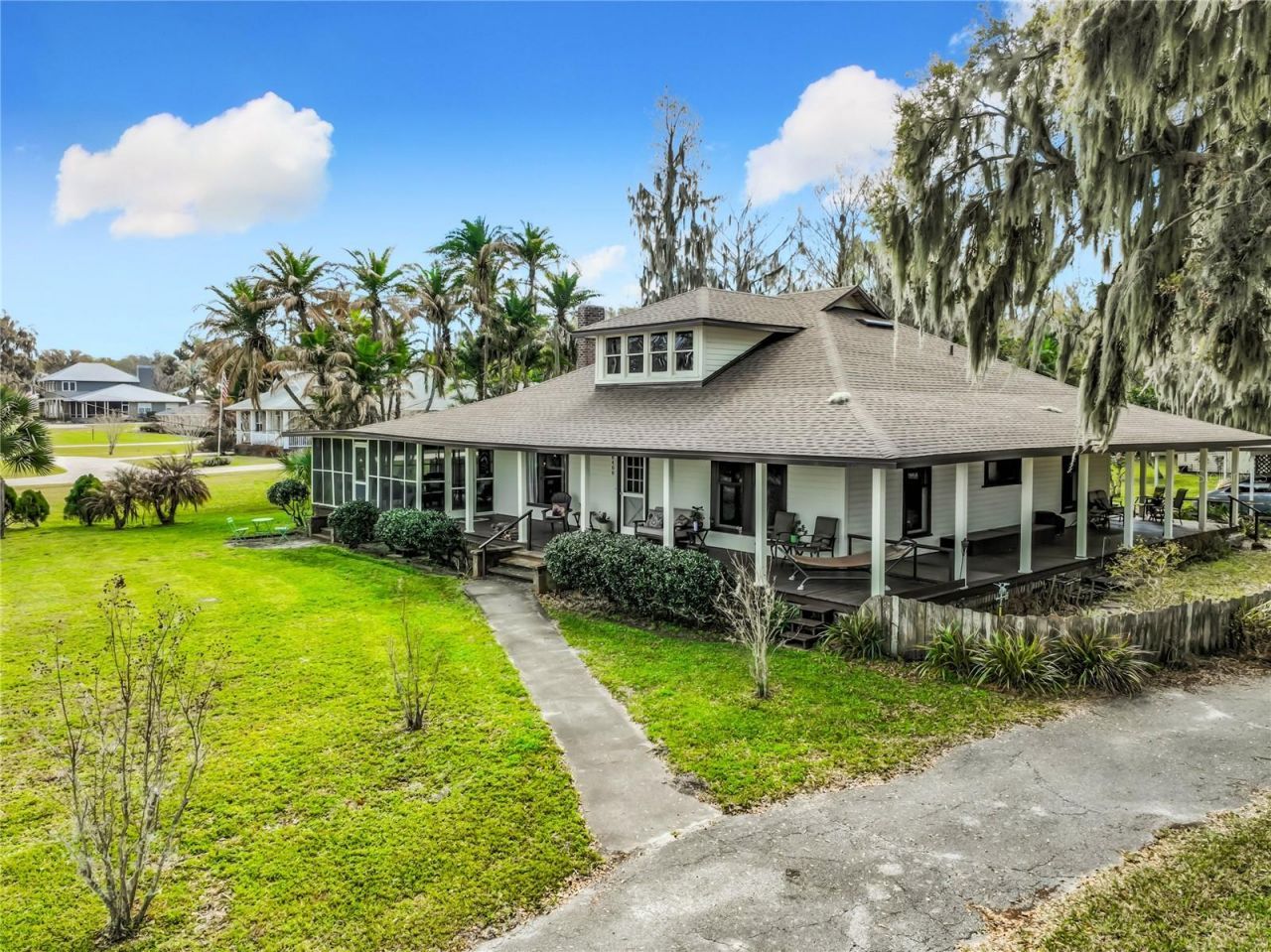 8408 Lakeshore Drive, Yalaha, FL 34797 Photo