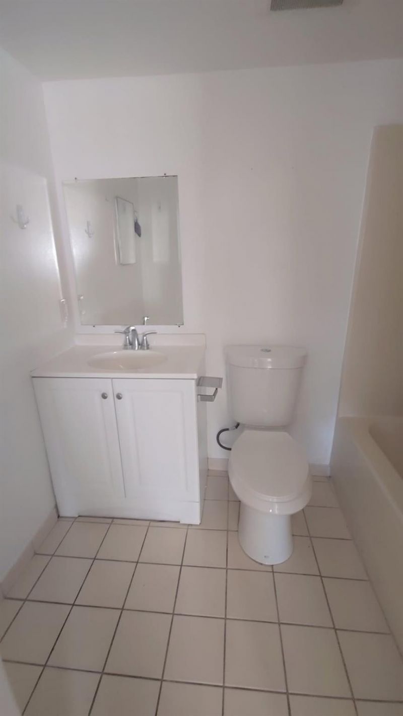 3700 N 56th Avenue, Unit 1015, Hollywood, FL 33021 Photo