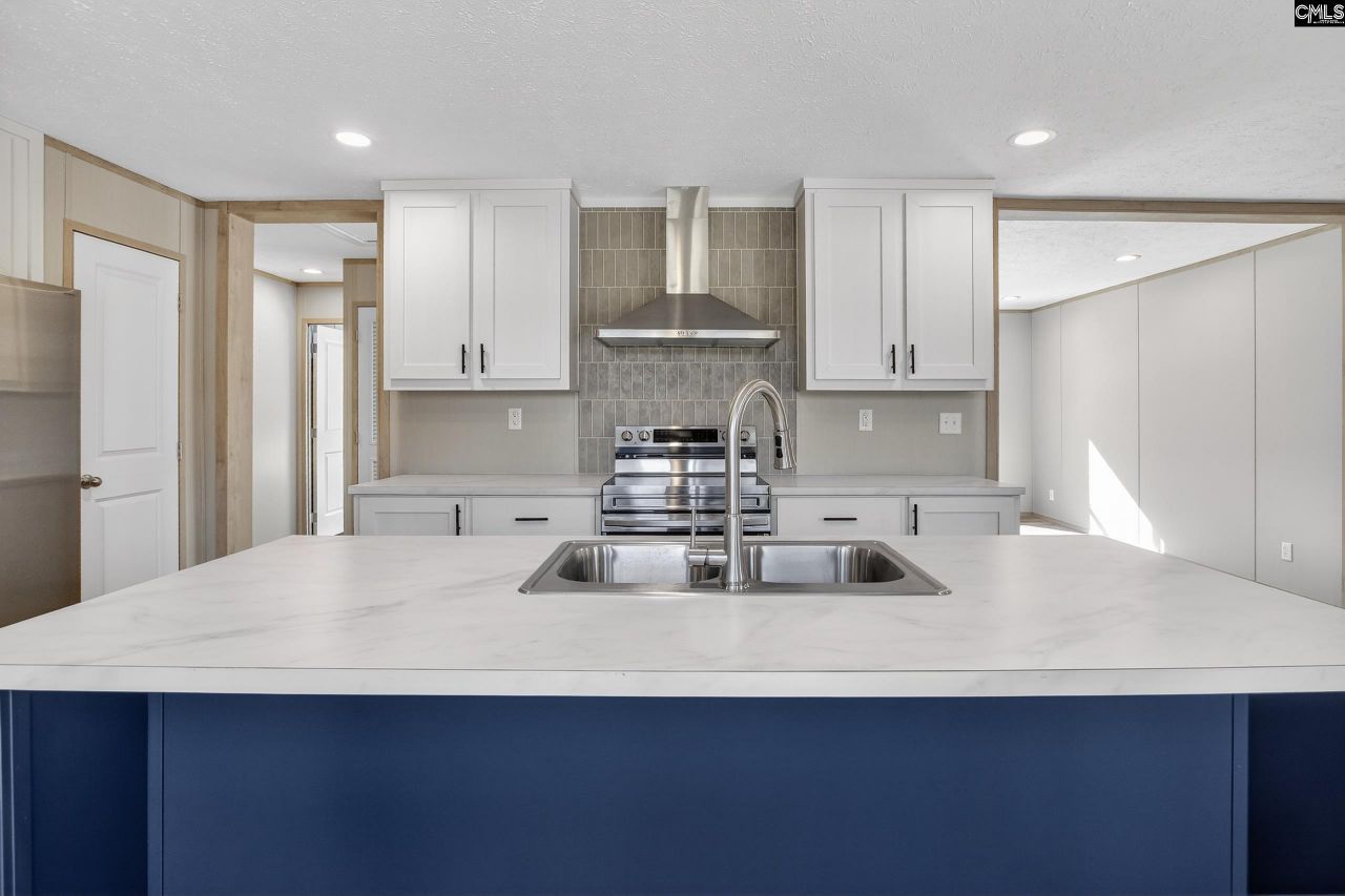 6935 Two Notch Road  Photo 10