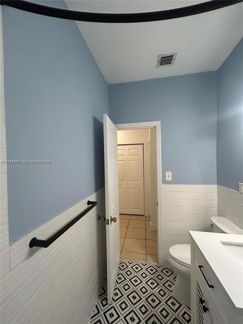 359 Meridian Ave, Unit A207, Miami Beach, FL 33139 Photo