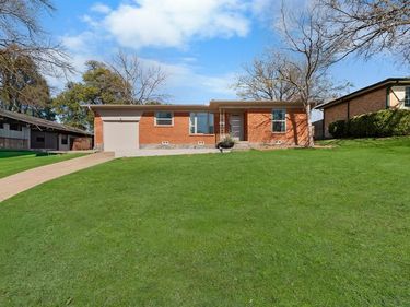 2211 Longwood Lane, Dallas, TX 75228