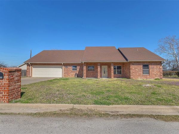 300 W McAfee Street , Mabank, TX 75147