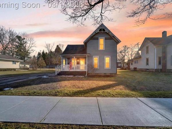 415 W McArthur Street, Corunna, MI 48817