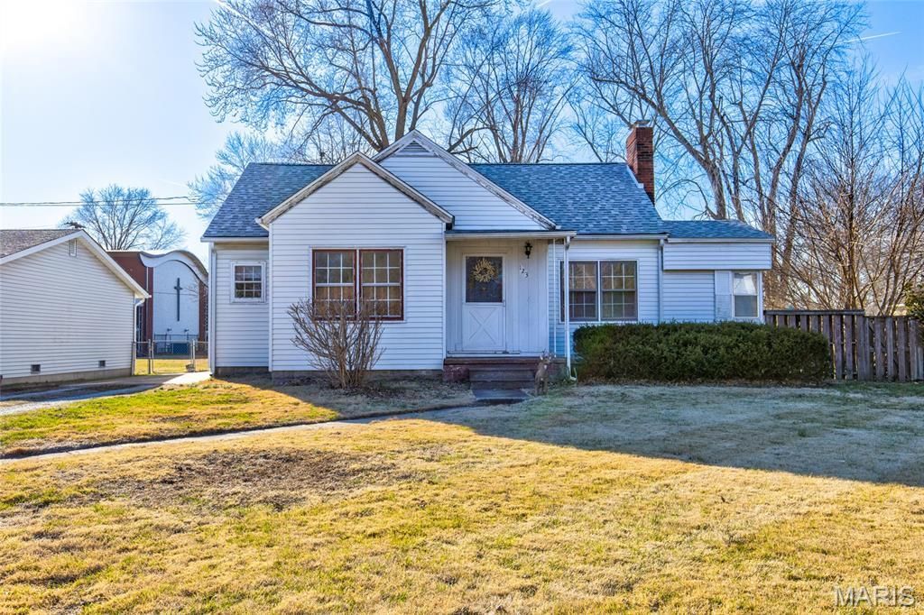 123 Bender Avenue, East Alton, IL 62024 Main Photo