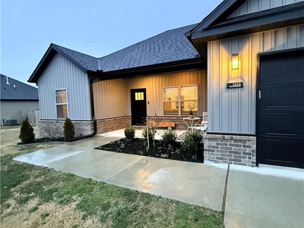 2332 John Montgomery Circle, Pea Ridge, AR 72751