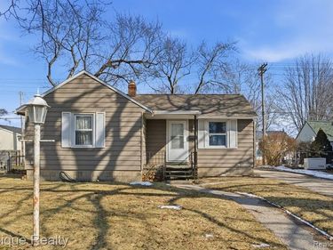 2846 Cooper Avenue, Port Huron, MI 48060