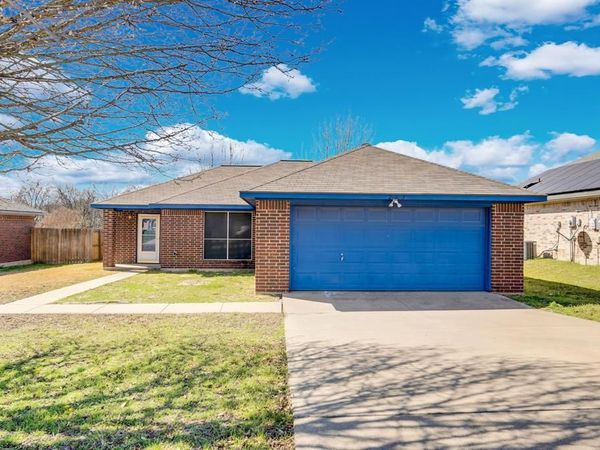 203 Shawnee Trail, Alvarado, TX 76009