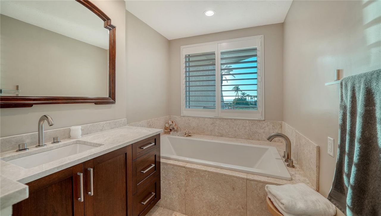 2165 Gulf Of Mexico Drive, Unit 115, Longboat Key, FL 34228 Photo