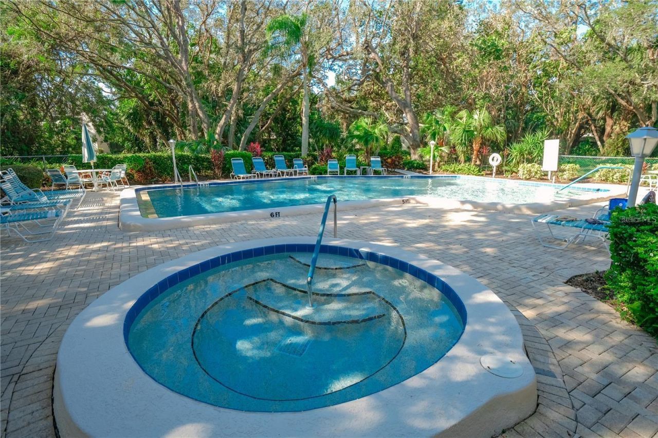 635 Woodlawn Drive, Unit 635, Bradenton, FL 34210 Photo