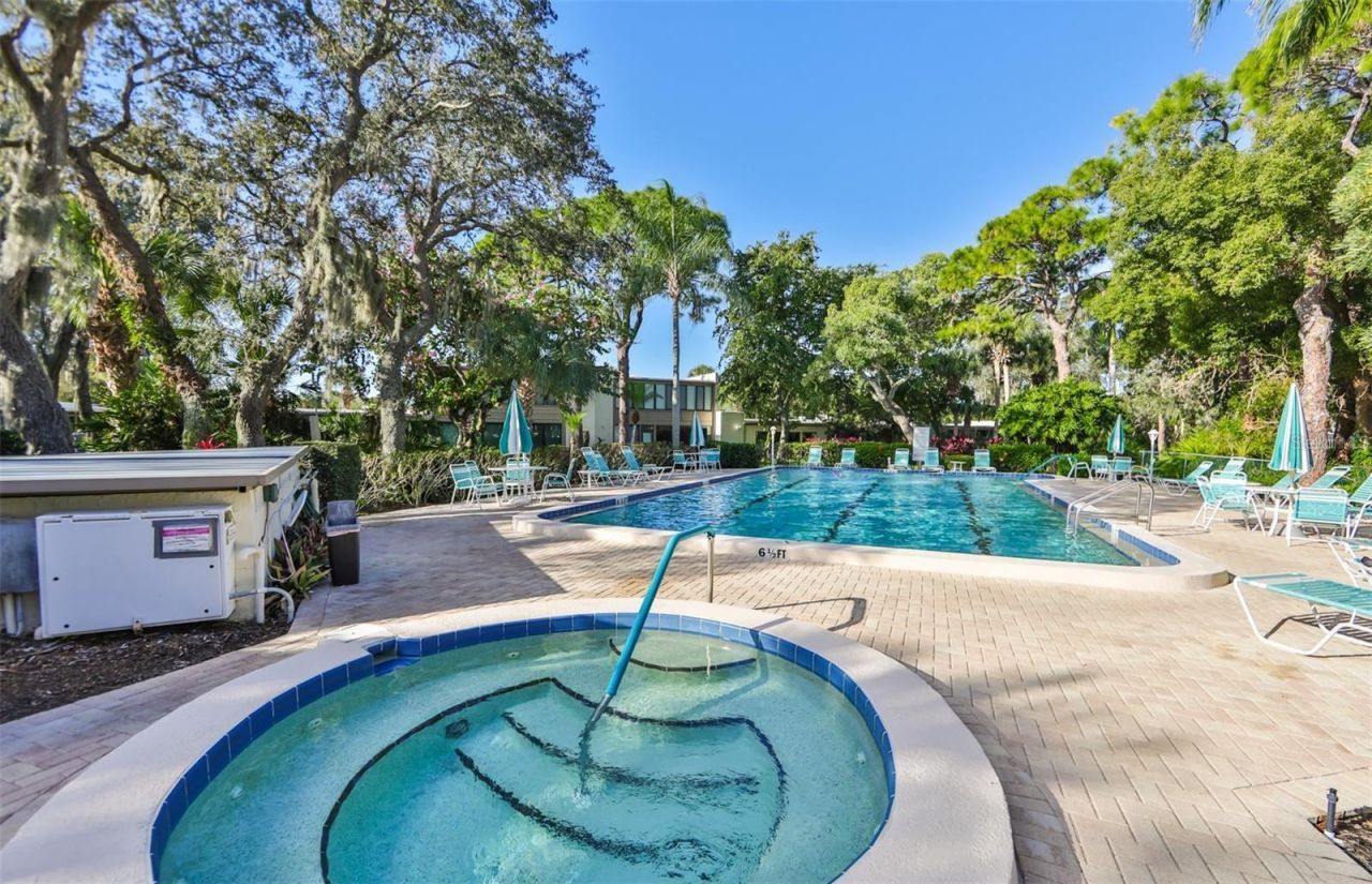 635 Woodlawn Drive, Unit 635, Bradenton, FL 34210 Photo