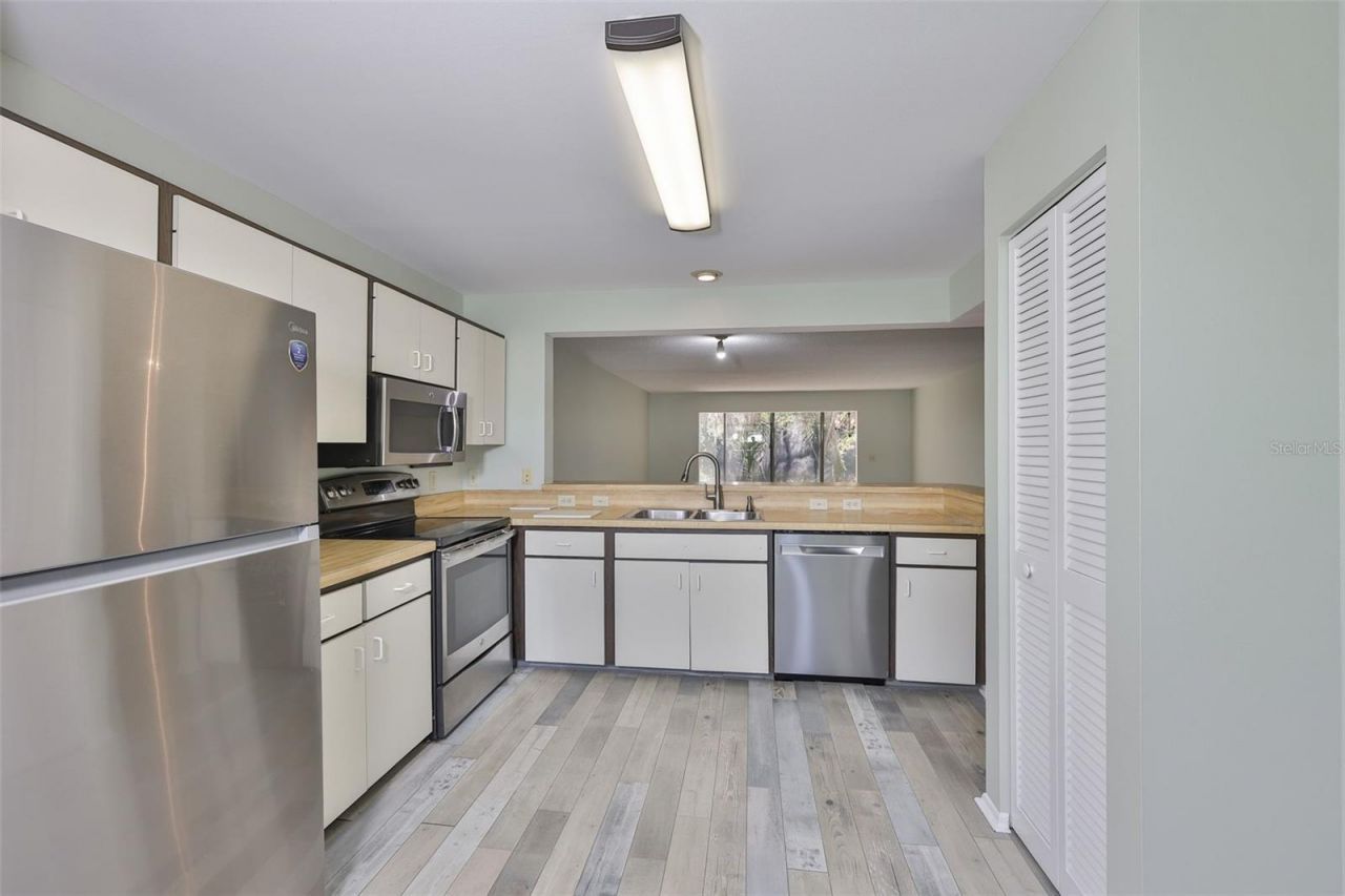 635 Woodlawn Drive, Unit 635, Bradenton, FL 34210 Photo