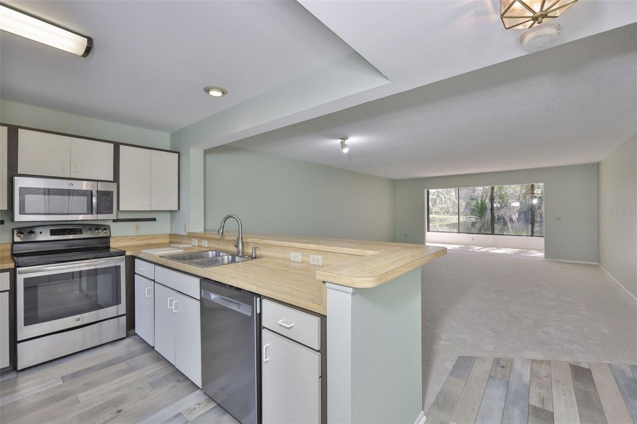 635 Woodlawn Drive, Unit 635, Bradenton, FL 34210 Photo