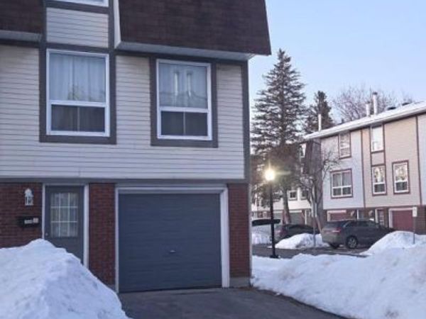 1994 Greenway Park Lane, Ottawa, ON K1B5A8
