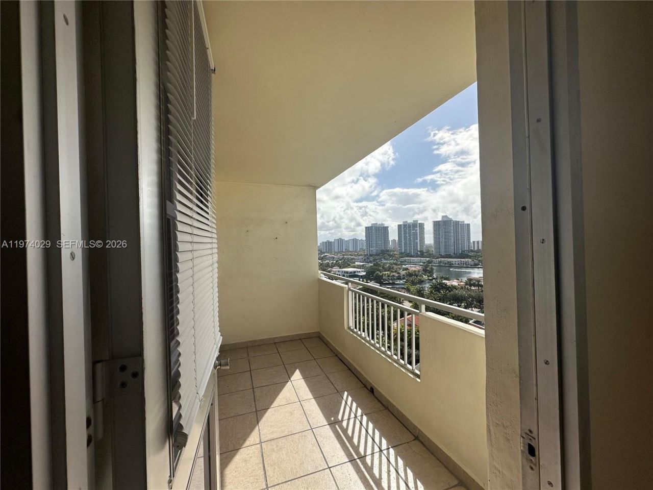 3180 S Ocean Dr, Unit 1518, Hallandale Beach, FL 33009 Photo