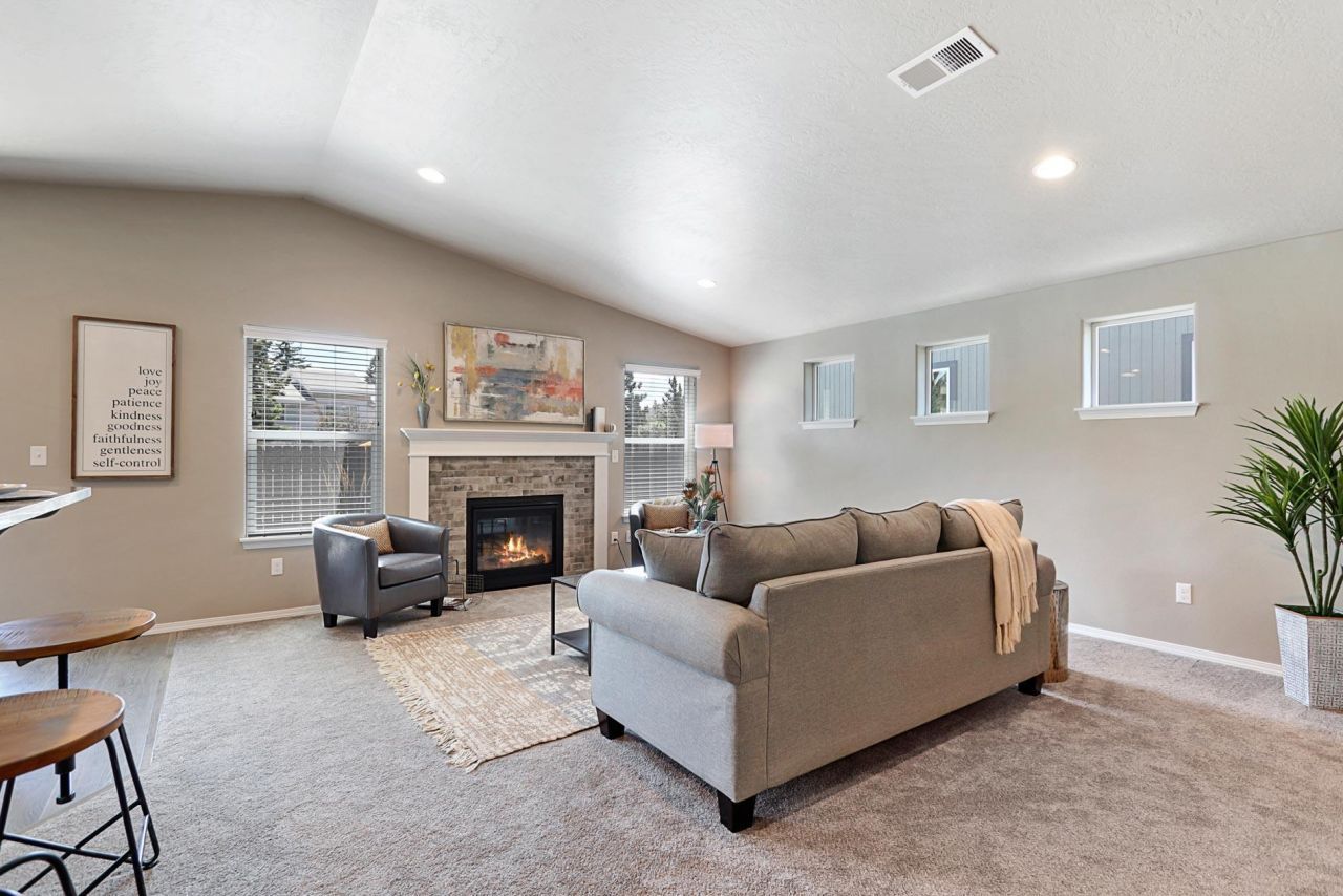21441 N E Livingston Drive, Bend, OR 97701 Main Photo