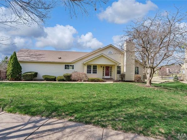 12000 Autumn Lakes Drive, Maryland Heights, MO 63043