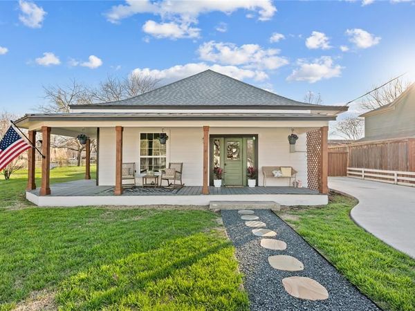 300 Lamar Street, Roanoke, TX 76262