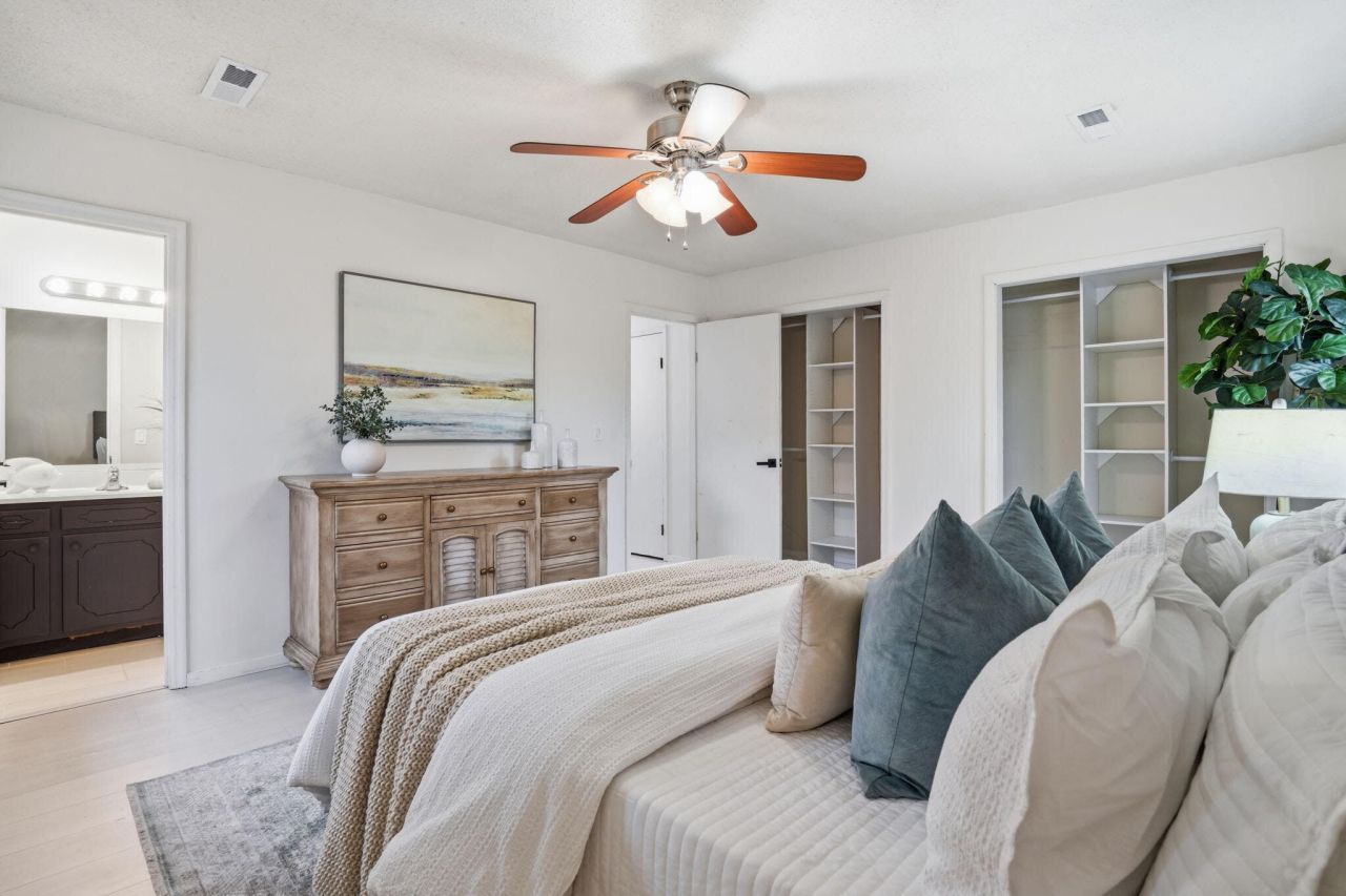 104 Hedge Row Photo 12