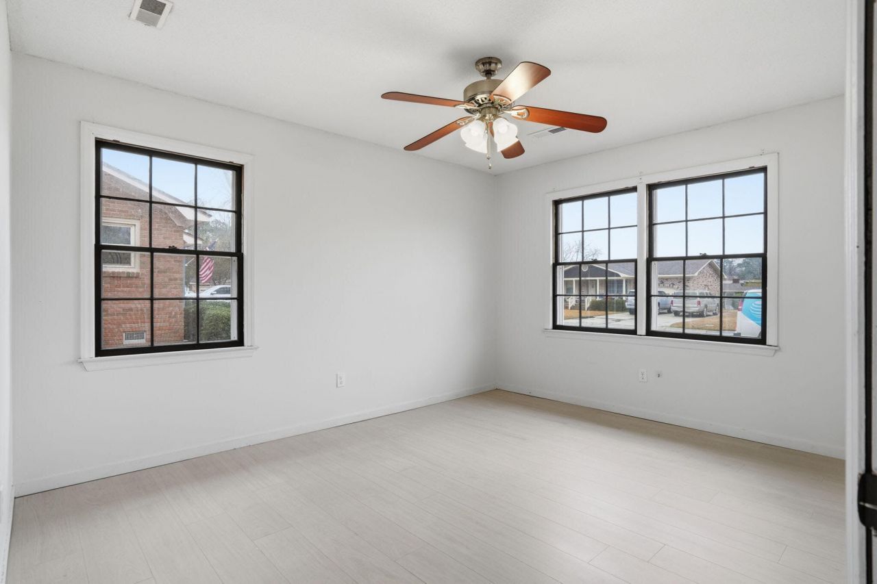 104 Hedge Row Photo 14