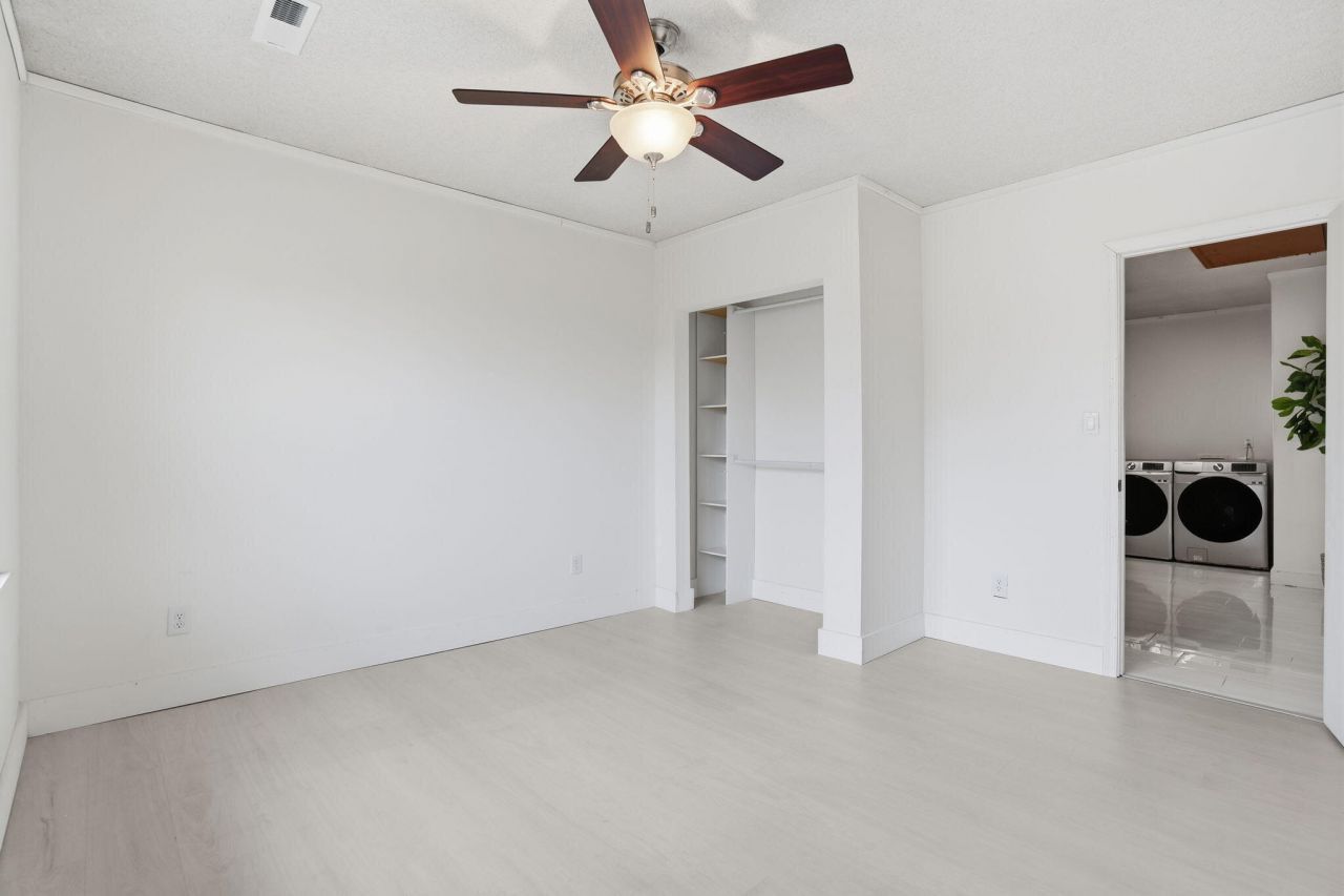 104 Hedge Row Photo 17