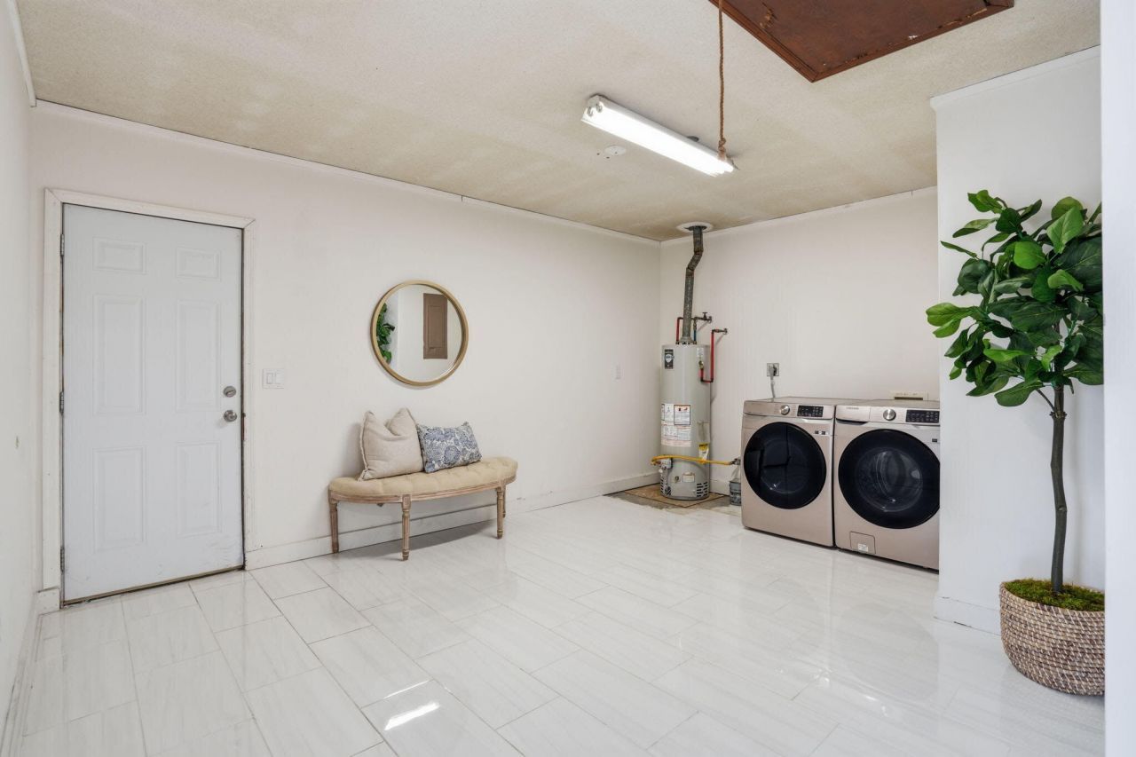 104 Hedge Row Photo 19