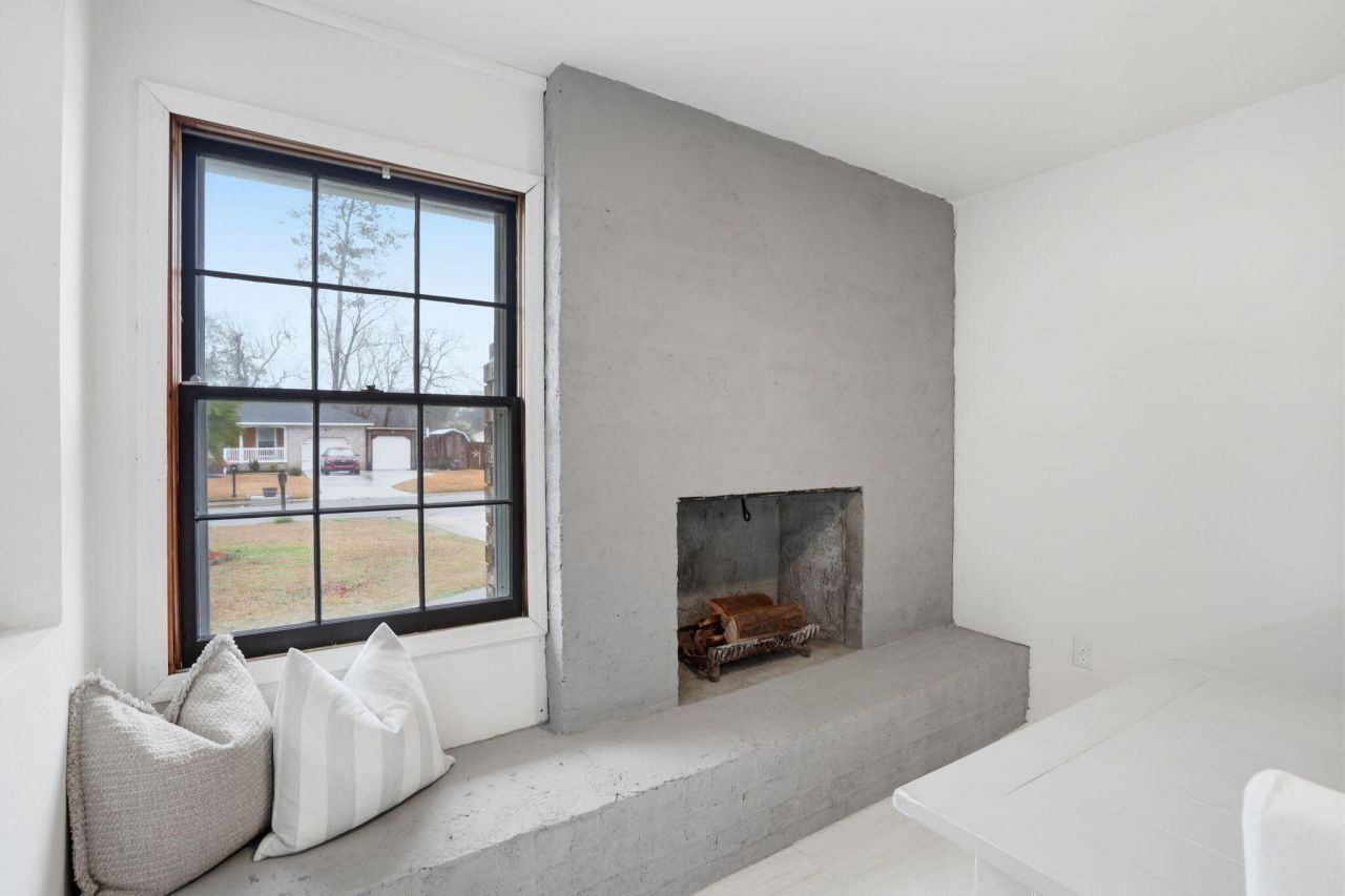 104 Hedge Row Photo 5