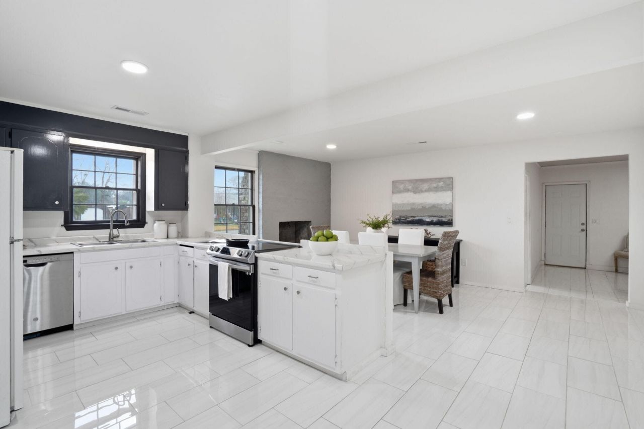 104 Hedge Row Photo 6