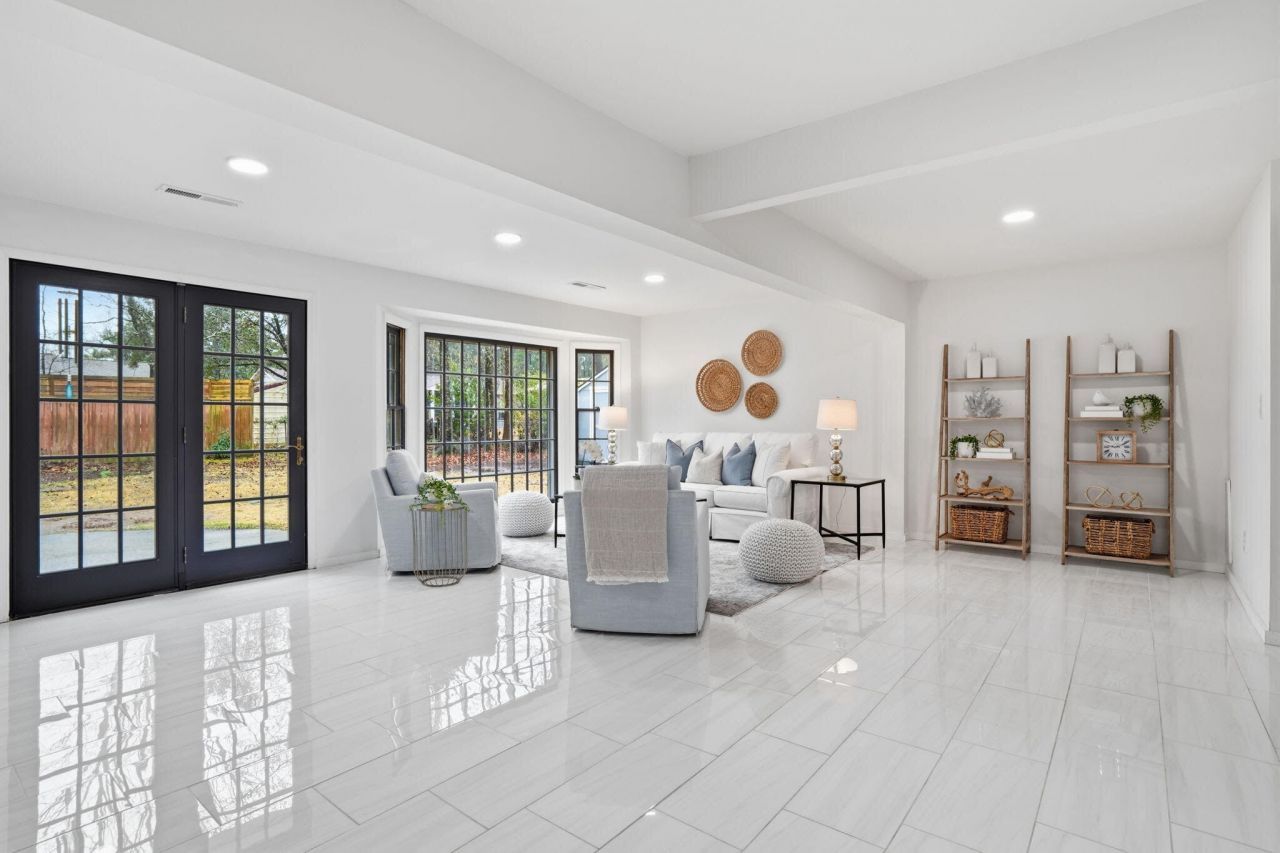 104 Hedge Row Photo 7