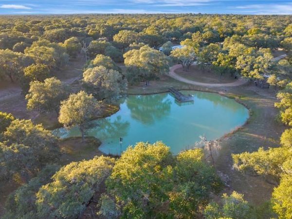 413 Private Road 1051 , Hallettsville, TX 77964