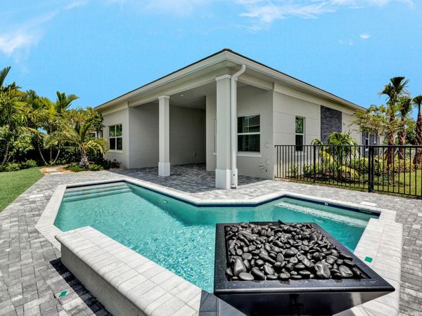 10005 Driftwood Way, Palm Beach Gardens, FL 33412