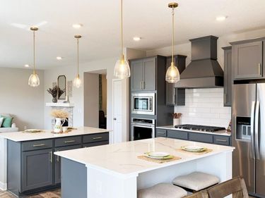 1728 Oak Creek Pass, Chaska, MN 55318