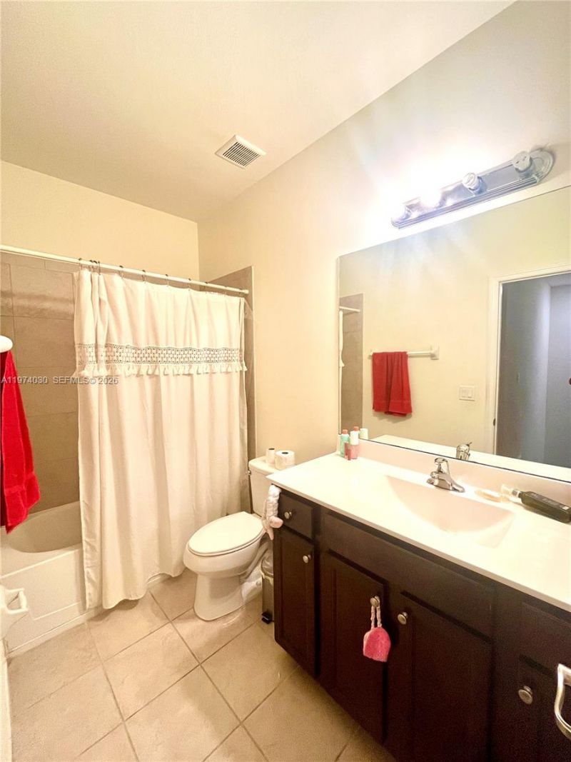 9271 W 33rd Ln , Hialeah, FL 33018 Photo