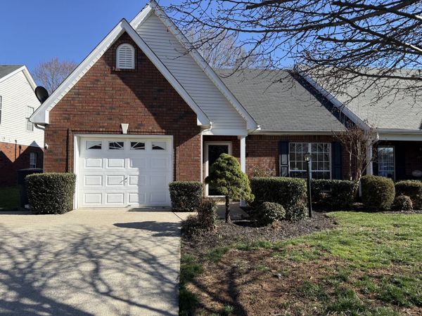 647 Stonetrace Dr , Murfreesboro, TN 37128