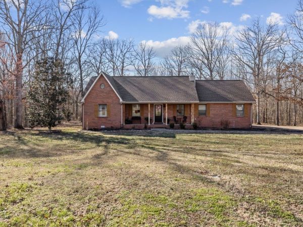 818 Oakland Dr , New Johnsonville, TN 37134