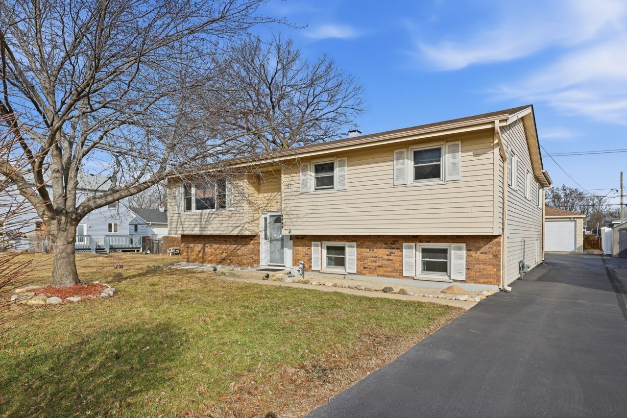 1120 Poplar Street, Lake in the Hills, IL 60156 Main Photo